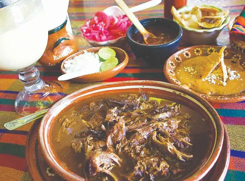 DISFRUTA DEL POZOLOE EN MANZANILLO