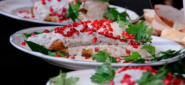 comida tipica en puebla chiles en nogada 